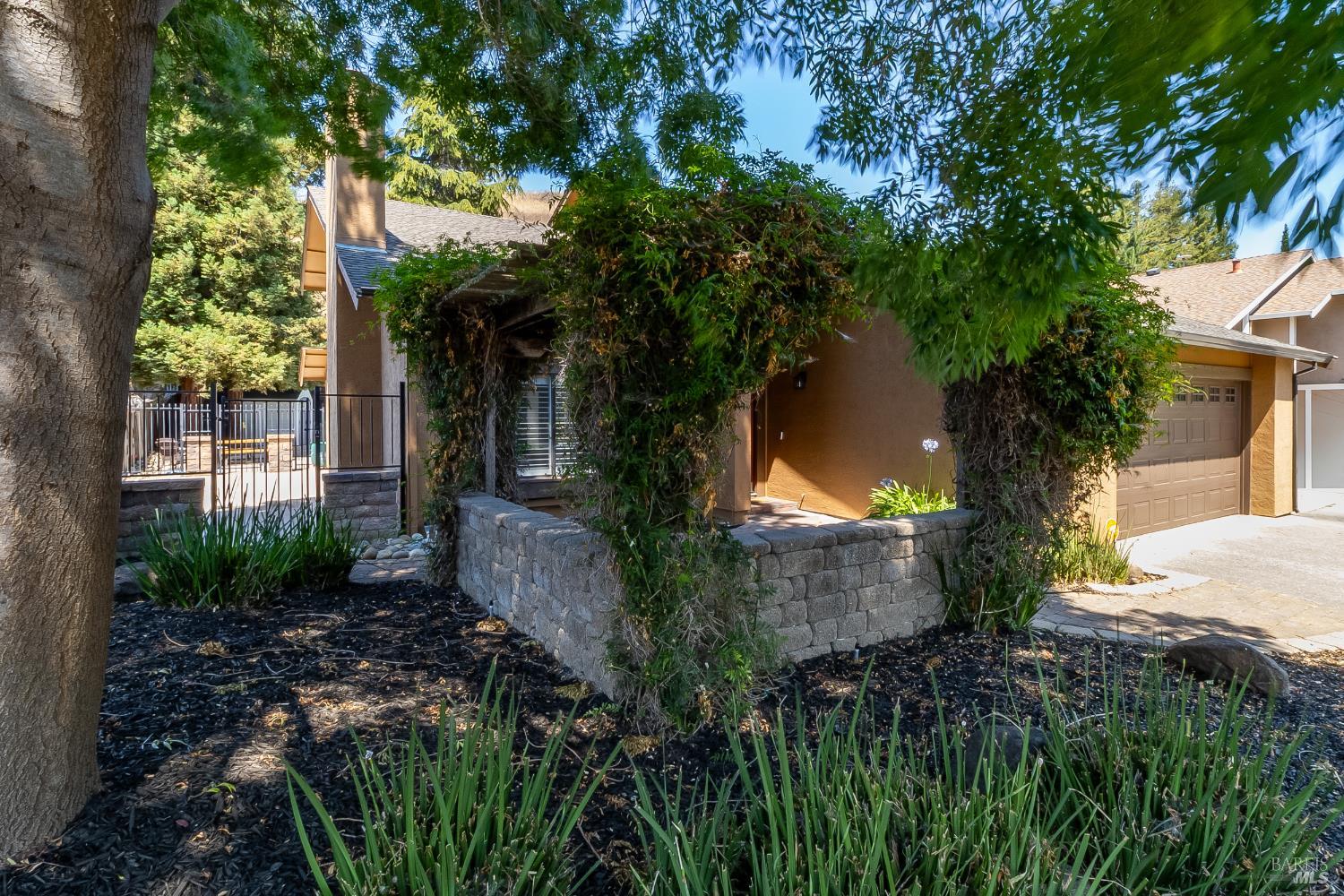 Detail Gallery Image 8 of 76 For 877 Rose Dr, Benicia,  CA 94510 - 4 Beds | 3 Baths