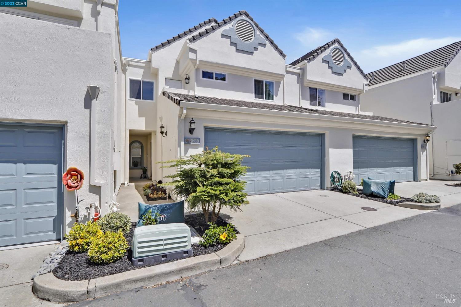 Detail Gallery Image 2 of 39 For 28 Shoal Dr, Vallejo,  CA 94591 - 3 Beds | 2/1 Baths