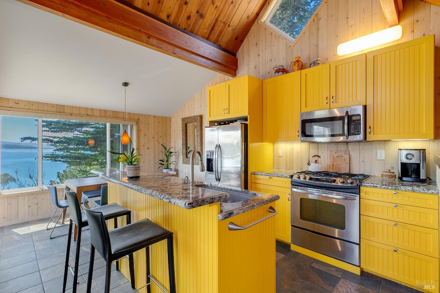 Detail Gallery Image 11 of 28 For 2020 Sandpiper Ct, Bodega Bay,  CA 94923 - 2 Beds | 1 Baths