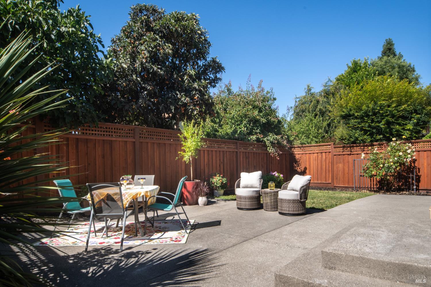 Detail Gallery Image 12 of 31 For 7463 Michael Way, Rohnert Park,  CA 94928 - 3 Beds | 2 Baths