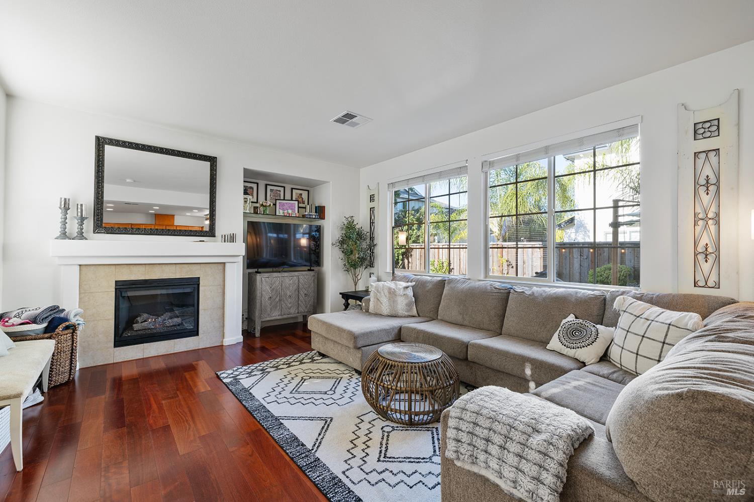 Detail Gallery Image 6 of 74 For 2350 Andre Ln, Santa Rosa,  CA 95403 - 4 Beds | 2/1 Baths