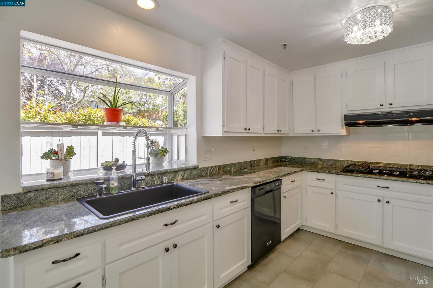 Detail Gallery Image 15 of 39 For 28 Shoal Dr, Vallejo,  CA 94591 - 3 Beds | 2/1 Baths