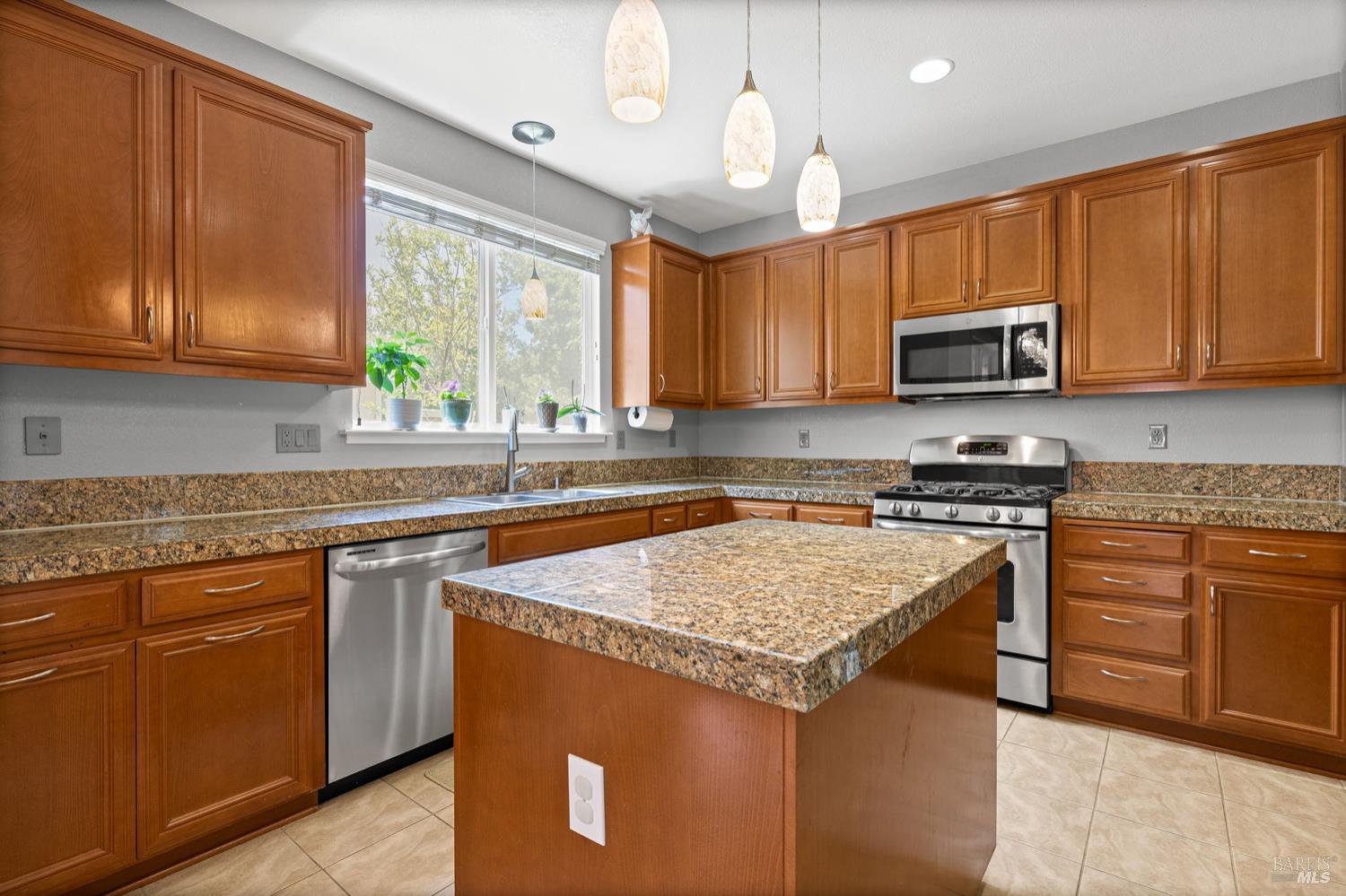 Detail Gallery Image 11 of 27 For 426 Tilden Cir, Vacaville,  CA 95688 - 4 Beds | 2/1 Baths