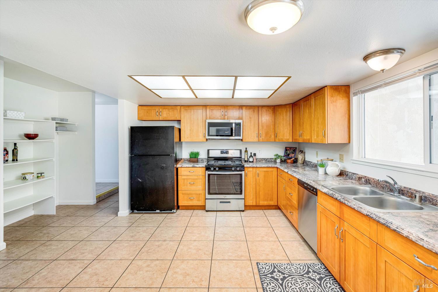 Detail Gallery Image 14 of 57 For 207 May Ct, Sebastopol,  CA 95472 - 4 Beds | 2 Baths