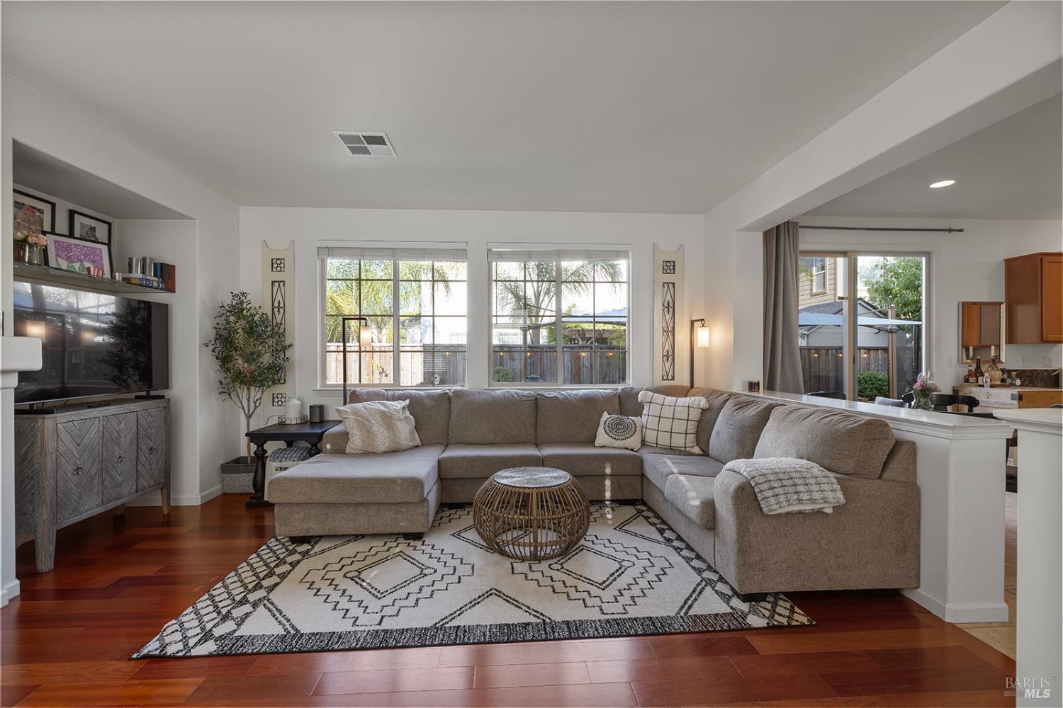 Detail Gallery Image 3 of 74 For 2350 Andre Ln, Santa Rosa,  CA 95403 - 4 Beds | 2/1 Baths