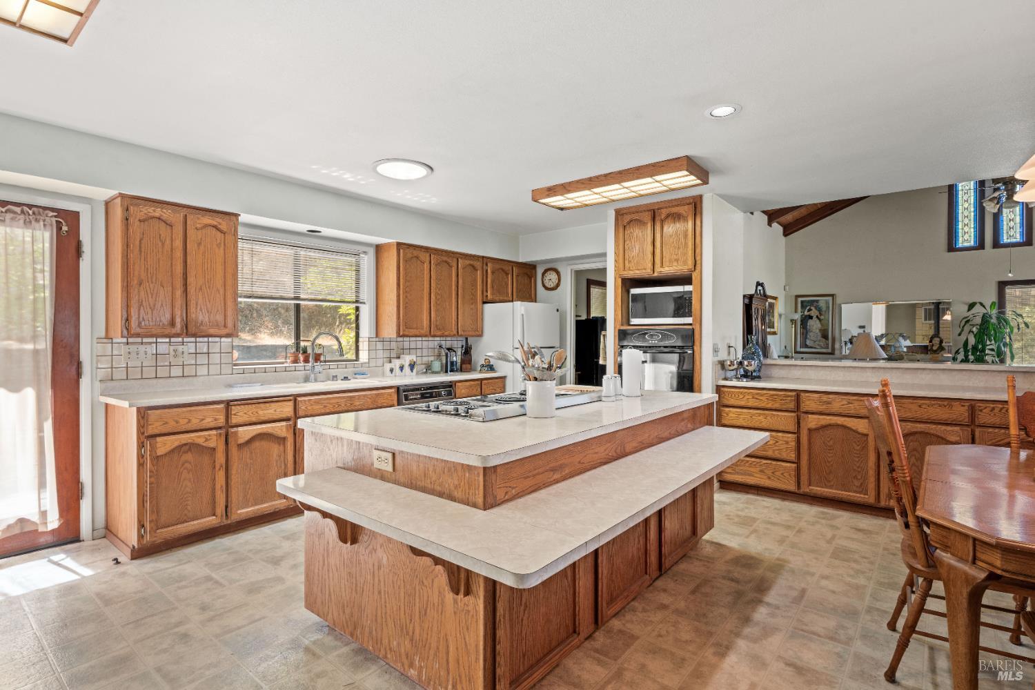 Detail Gallery Image 11 of 35 For 3300 Mill Creek Rd, Ukiah,  CA 95482 - 3 Beds | 2 Baths