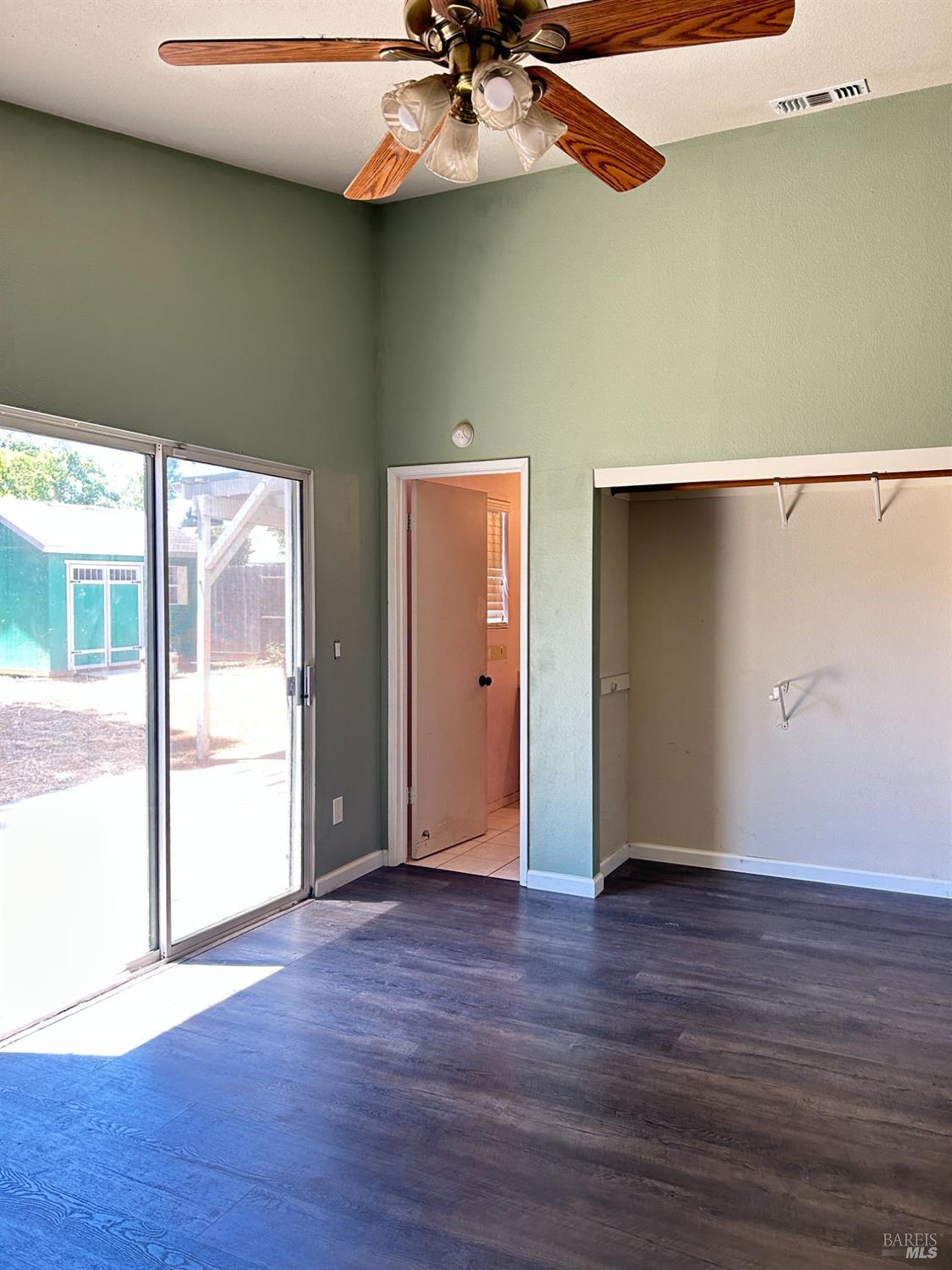 Detail Gallery Image 4 of 11 For 1091 Ruby Dr, Vacaville,  CA 95687 - 4 Beds | 2 Baths