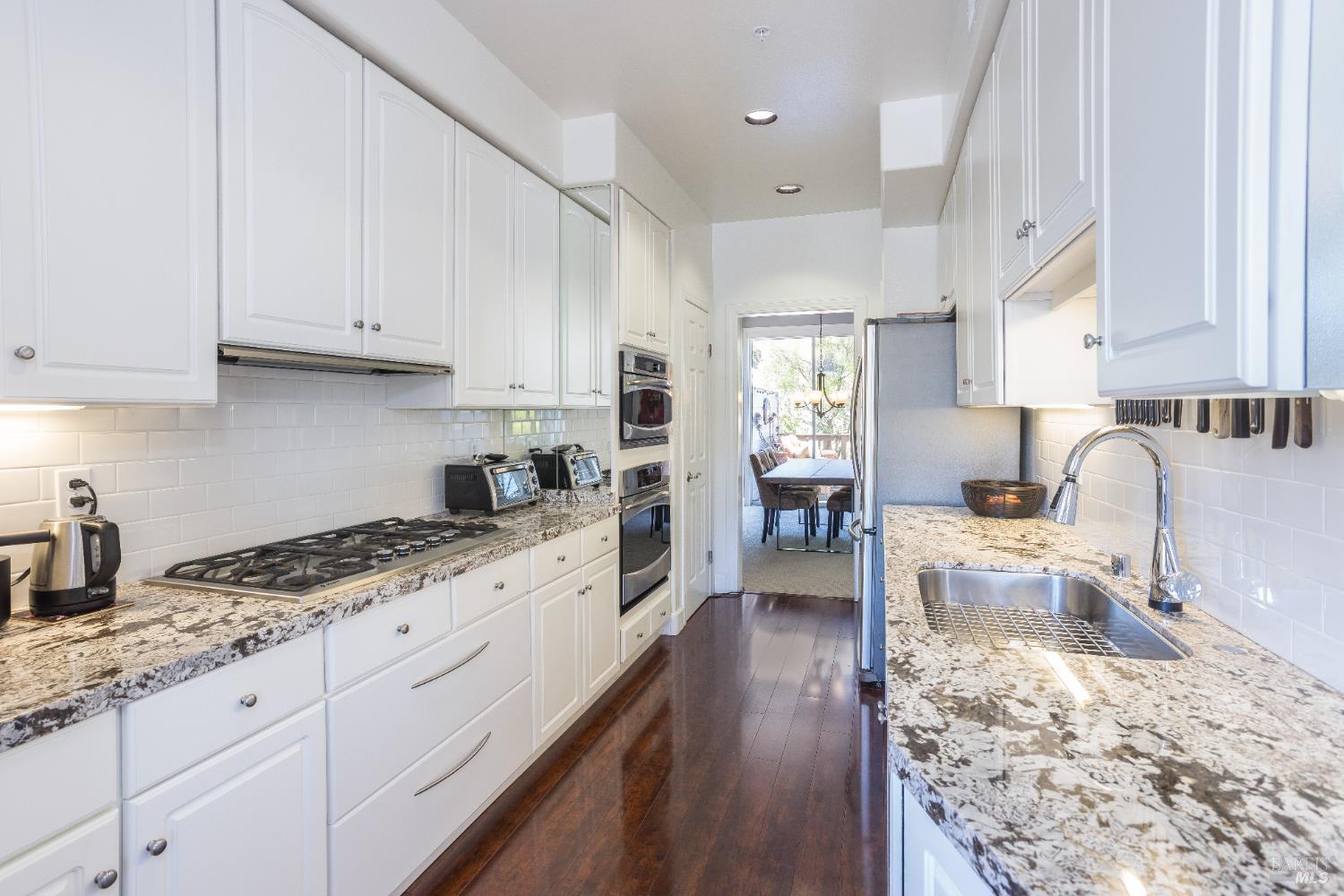 Detail Gallery Image 5 of 19 For 119 Gable Ct, San Rafael,  CA 94903 - 3 Beds | 2/1 Baths