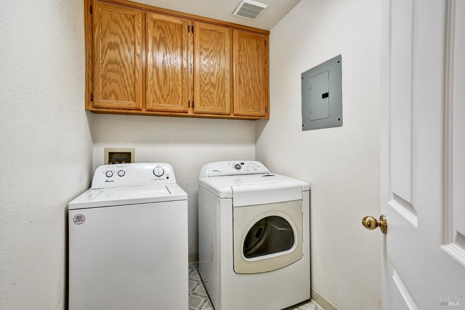 Detail Gallery Image 10 of 43 For 2139 Garnet Cir, Vallejo,  CA 94591 - 4 Beds | 2 Baths