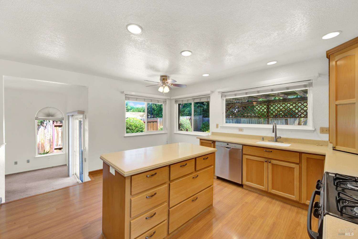 Detail Gallery Image 37 of 93 For 242 Rosita Ct, Vacaville,  CA 95687 - 4 Beds | 2/1 Baths