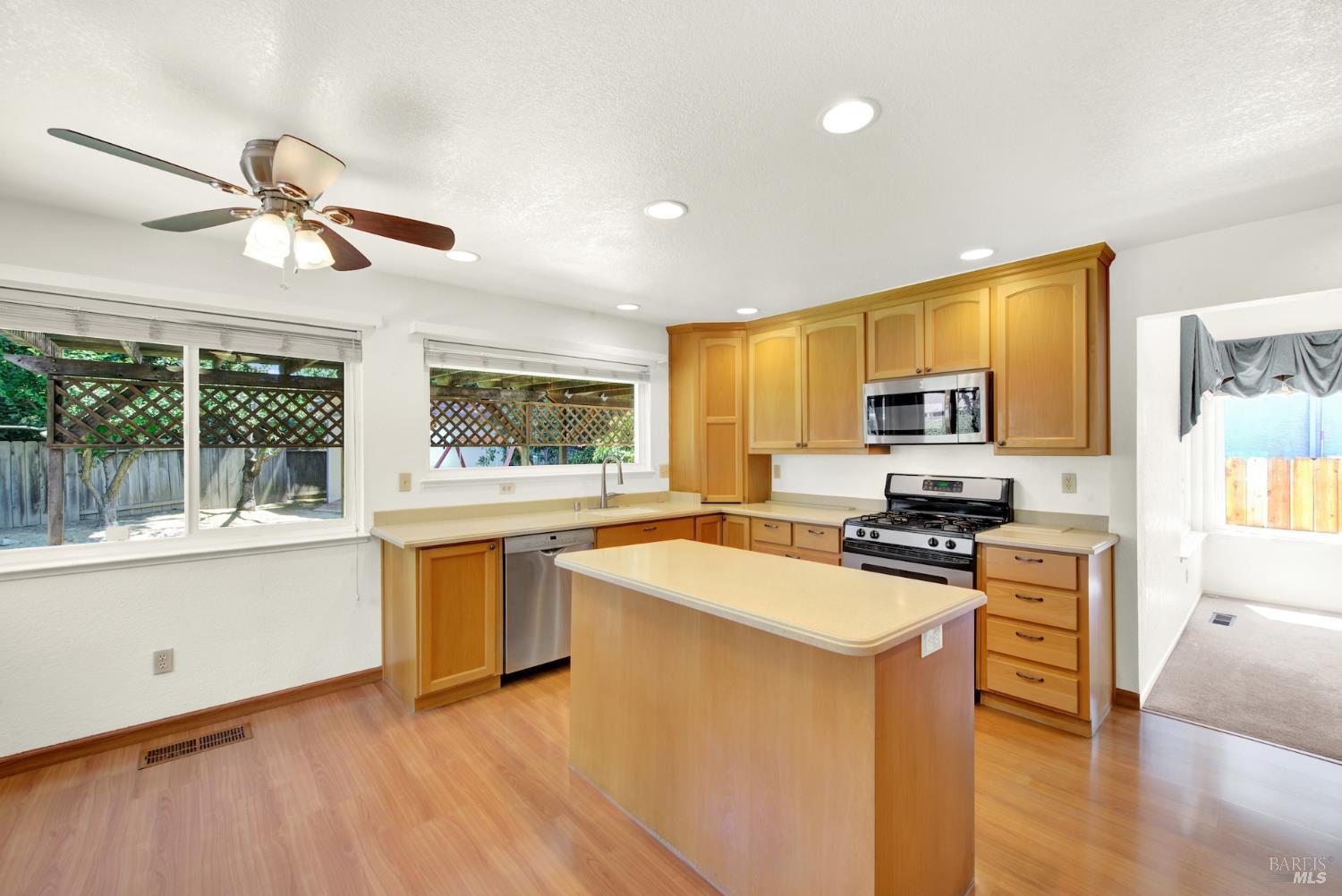 Detail Gallery Image 29 of 93 For 242 Rosita Ct, Vacaville,  CA 95687 - 4 Beds | 2/1 Baths