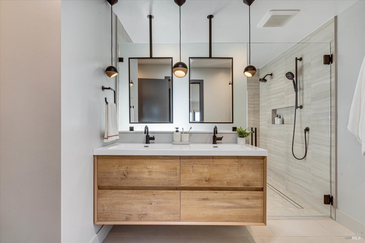 Detail Gallery Image 8 of 35 For 7 Lutge Ct, Napa,  CA 94559 - 4 Beds | 3/1 Baths