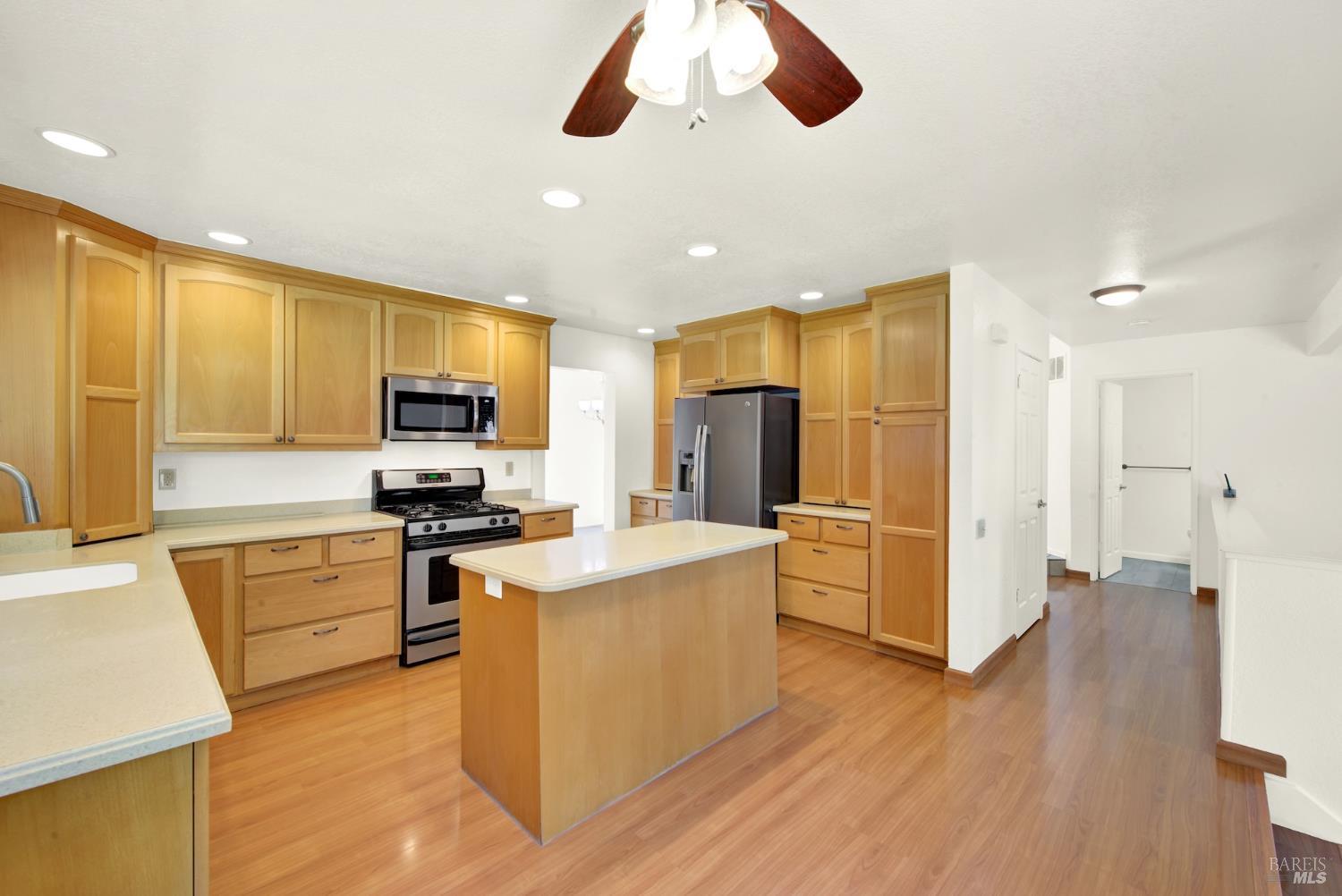 Detail Gallery Image 31 of 93 For 242 Rosita Ct, Vacaville,  CA 95687 - 4 Beds | 2/1 Baths