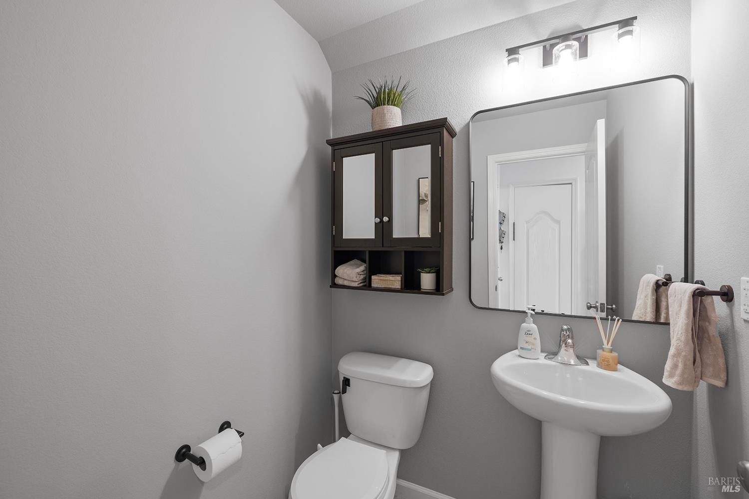 Detail Gallery Image 16 of 74 For 2350 Andre Ln, Santa Rosa,  CA 95403 - 4 Beds | 2/1 Baths