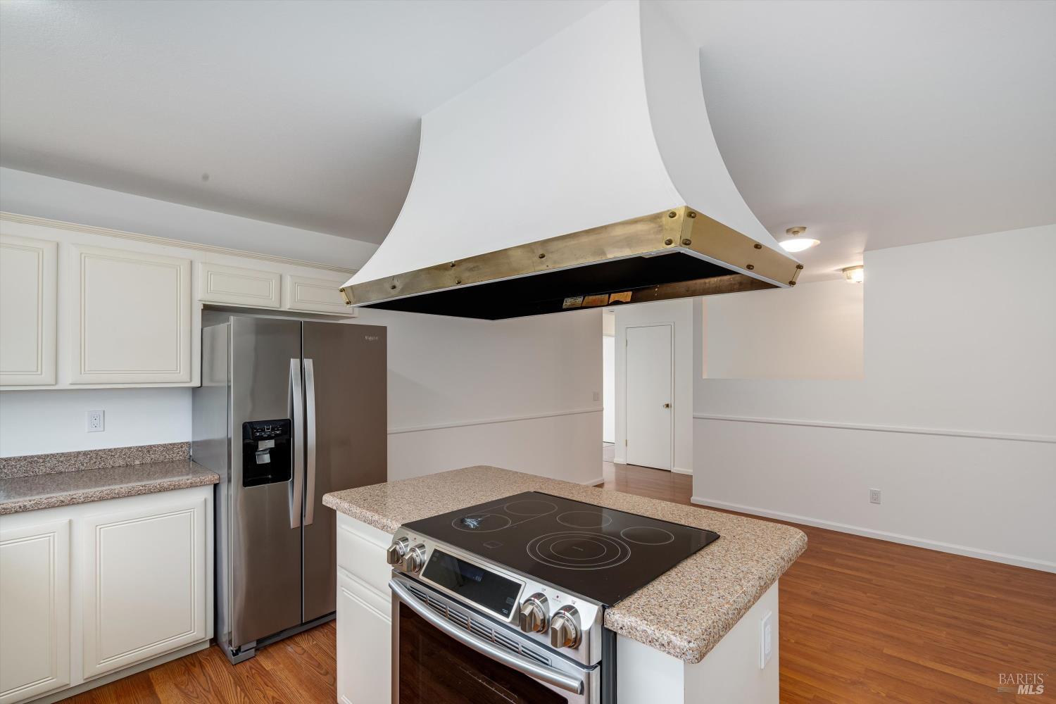 Detail Gallery Image 11 of 40 For 985 Elizabeth Ave, Rohnert Park,  CA 94928 - 3 Beds | 2 Baths