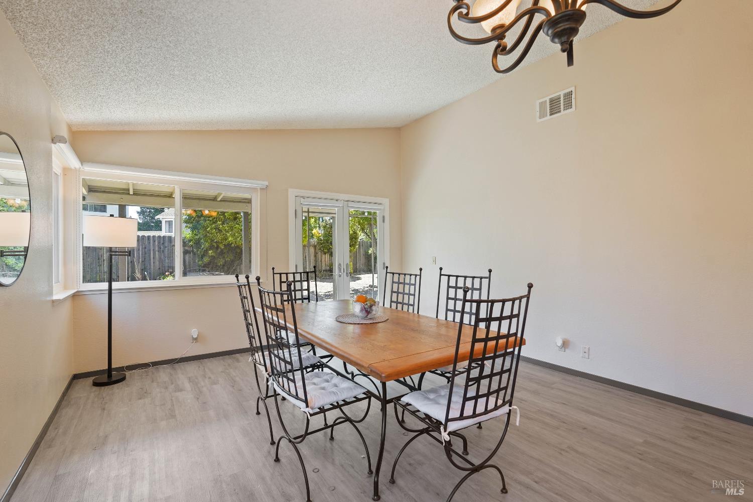 Detail Gallery Image 18 of 46 For 309 Saybrook Ave, Vacaville,  CA 95687 - 4 Beds | 2 Baths