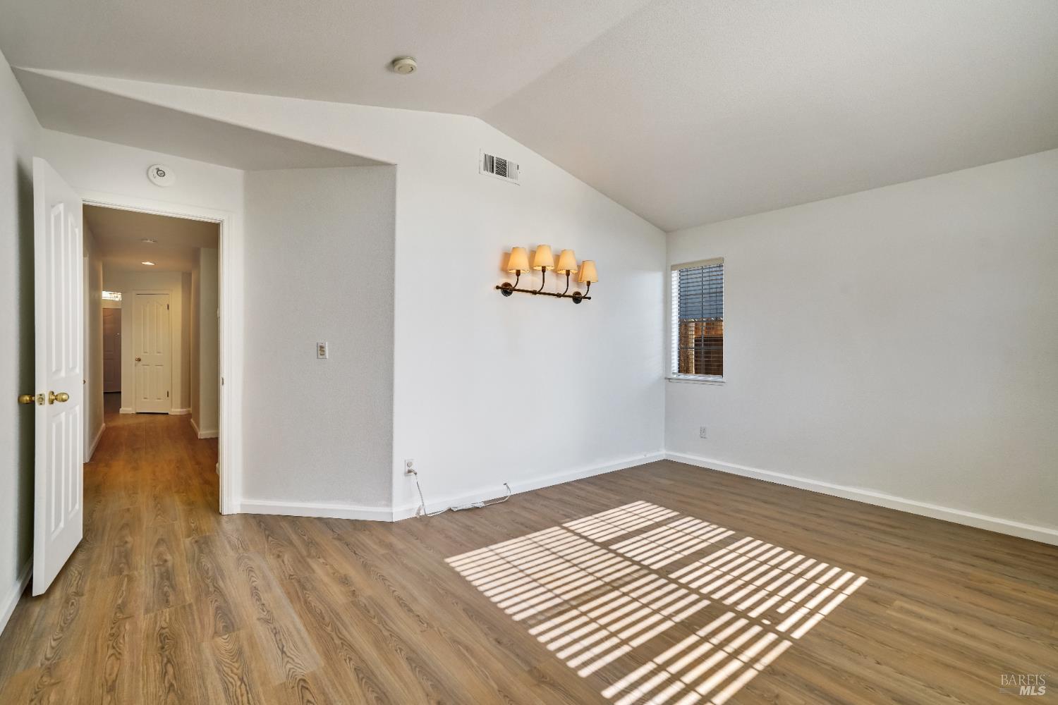 Detail Gallery Image 32 of 43 For 2139 Garnet Cir, Vallejo,  CA 94591 - 4 Beds | 2 Baths