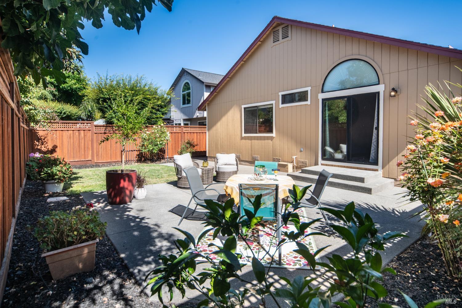 Detail Gallery Image 13 of 31 For 7463 Michael Way, Rohnert Park,  CA 94928 - 3 Beds | 2 Baths