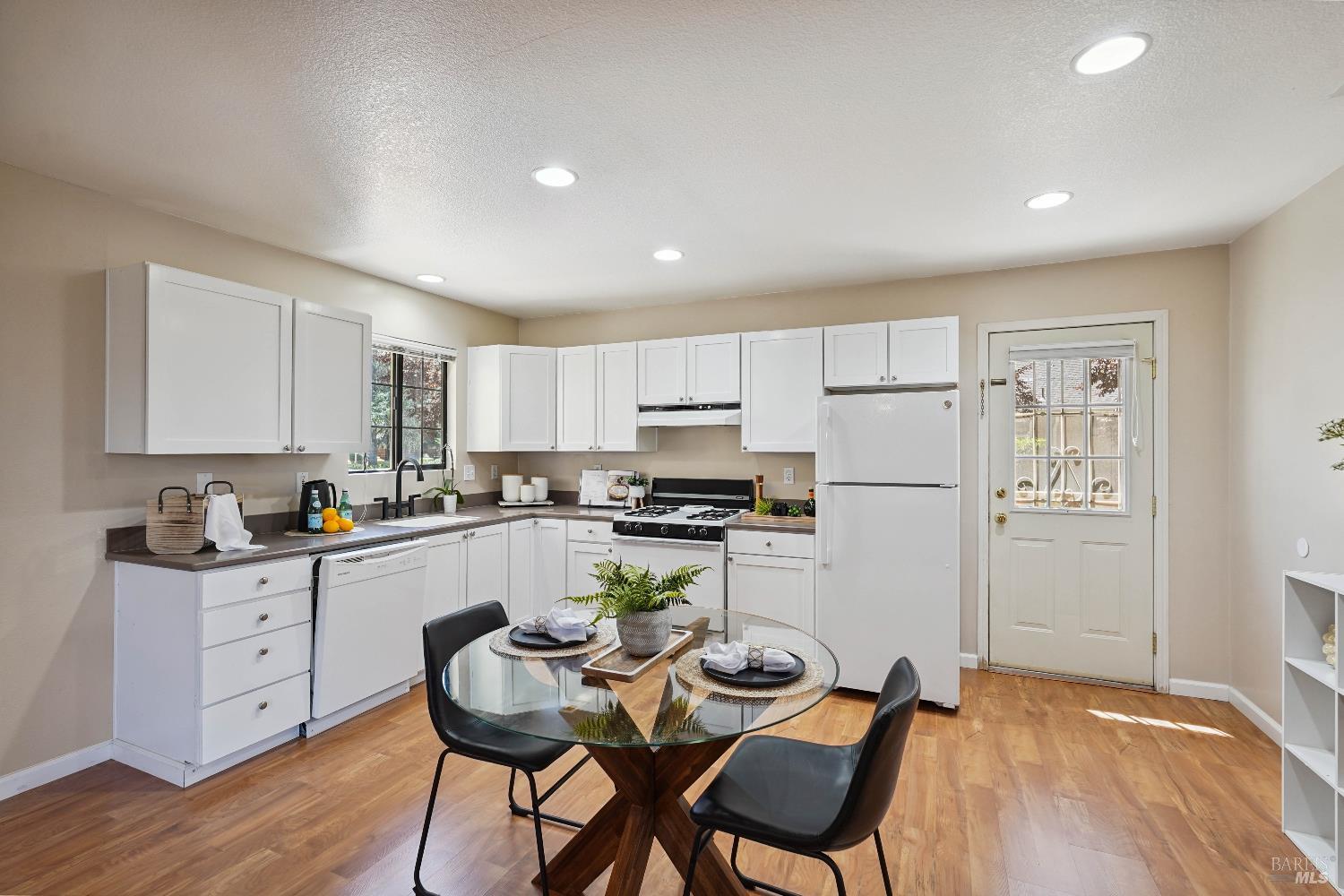 Detail Gallery Image 41 of 84 For 330 Buck Ave, Vacaville,  CA 95688 - 3 Beds | 3 Baths