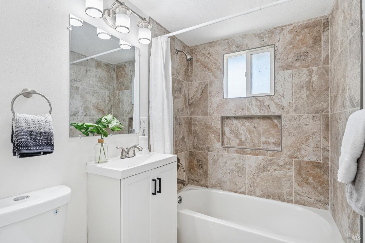 Detail Gallery Image 20 of 31 For 126 Los Altos Pl, American Canyon,  CA 94503 - 4 Beds | 3 Baths