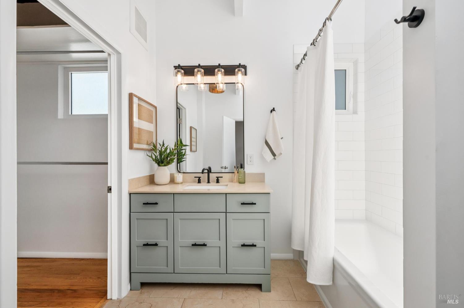 Detail Gallery Image 22 of 35 For 715 Alta Vista Rd, Mill Valley,  CA 94941 - 2 Beds | 1 Baths