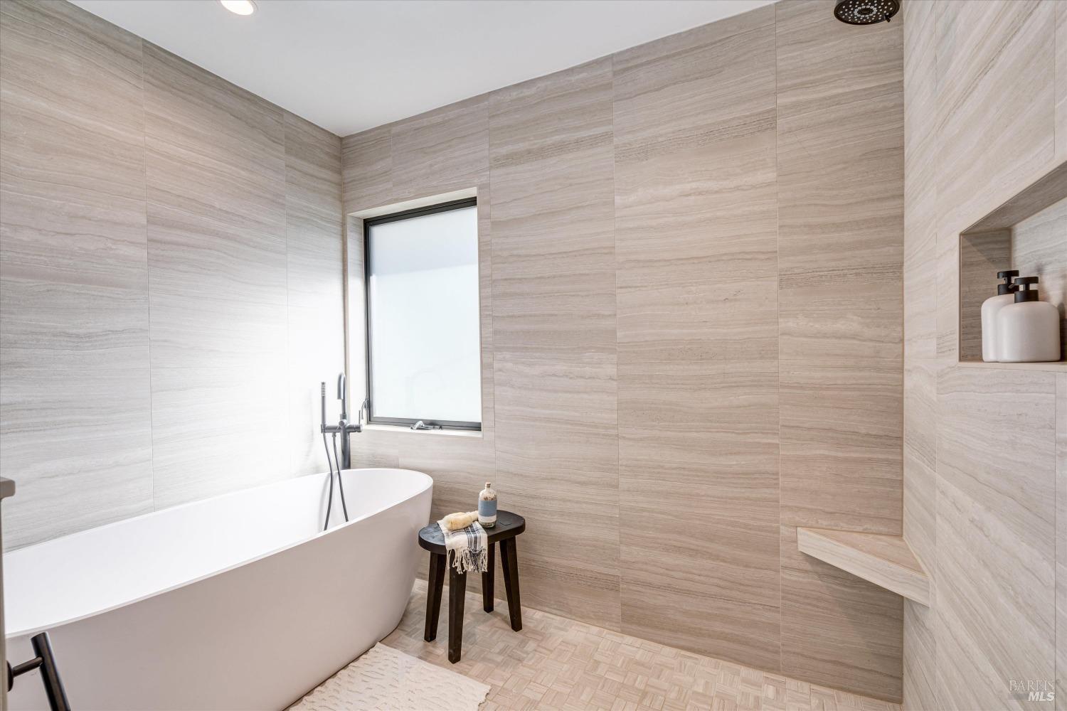 Detail Gallery Image 9 of 35 For 7 Lutge Ct, Napa,  CA 94559 - 4 Beds | 3/1 Baths