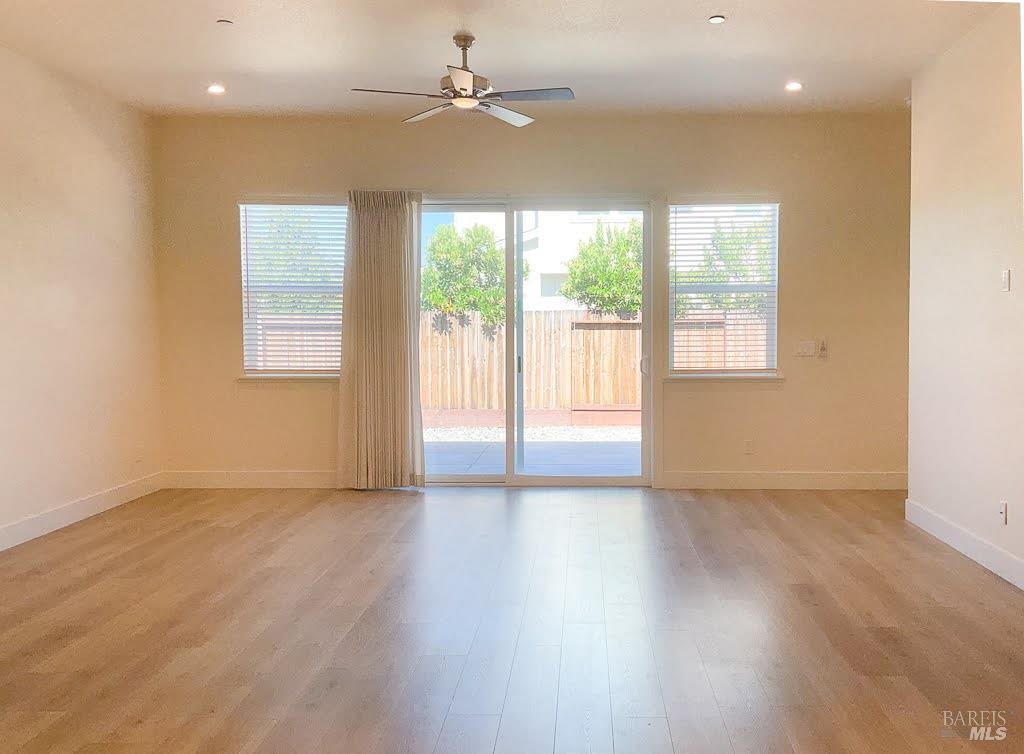 Detail Gallery Image 8 of 17 For 1329 Calabazas Dr, Windsor,  CA 95492 - 3 Beds | 2 Baths