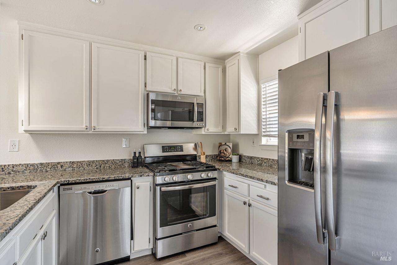 Detail Gallery Image 8 of 44 For 45 Mariners Cir, San Rafael,  CA 94903 - 3 Beds | 2 Baths