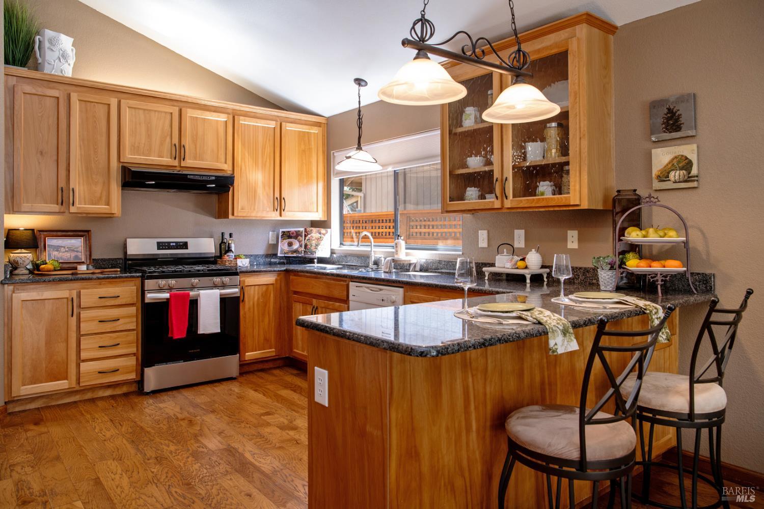 Detail Gallery Image 7 of 31 For 7463 Michael Way, Rohnert Park,  CA 94928 - 3 Beds | 2 Baths