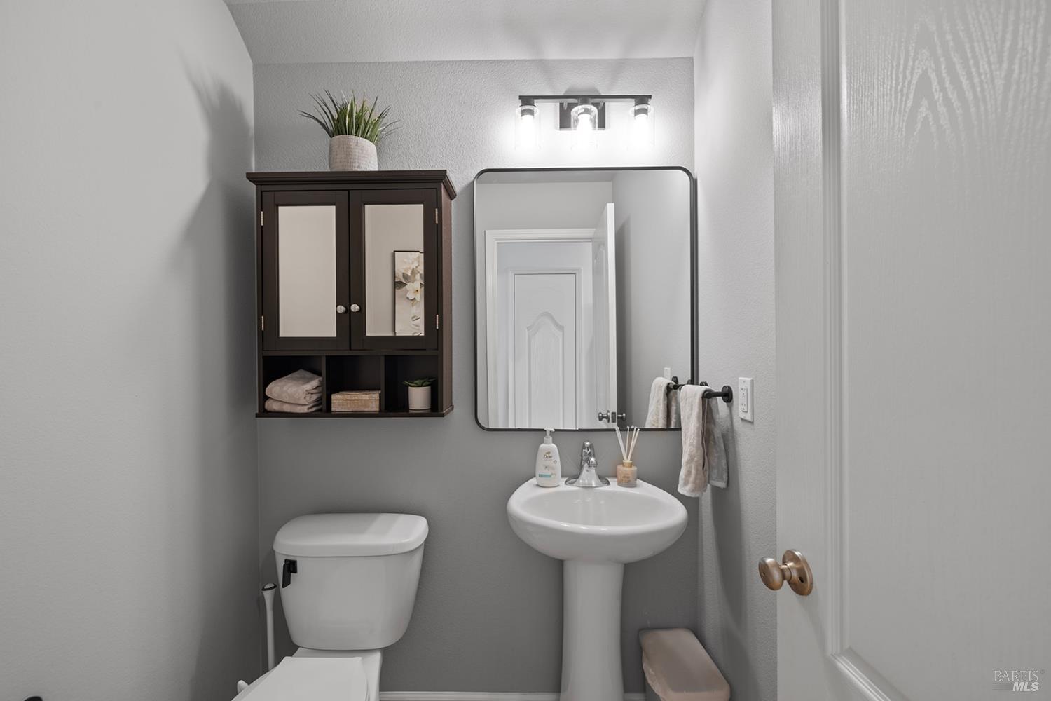 Detail Gallery Image 15 of 74 For 2350 Andre Ln, Santa Rosa,  CA 95403 - 4 Beds | 2/1 Baths