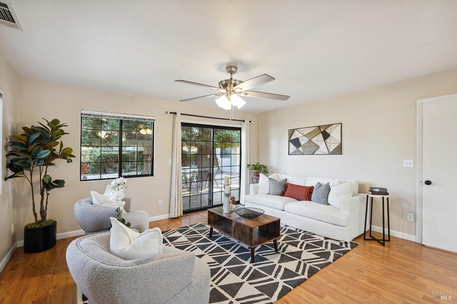 Detail Gallery Image 43 of 84 For 330 Buck Ave, Vacaville,  CA 95688 - 3 Beds | 3 Baths
