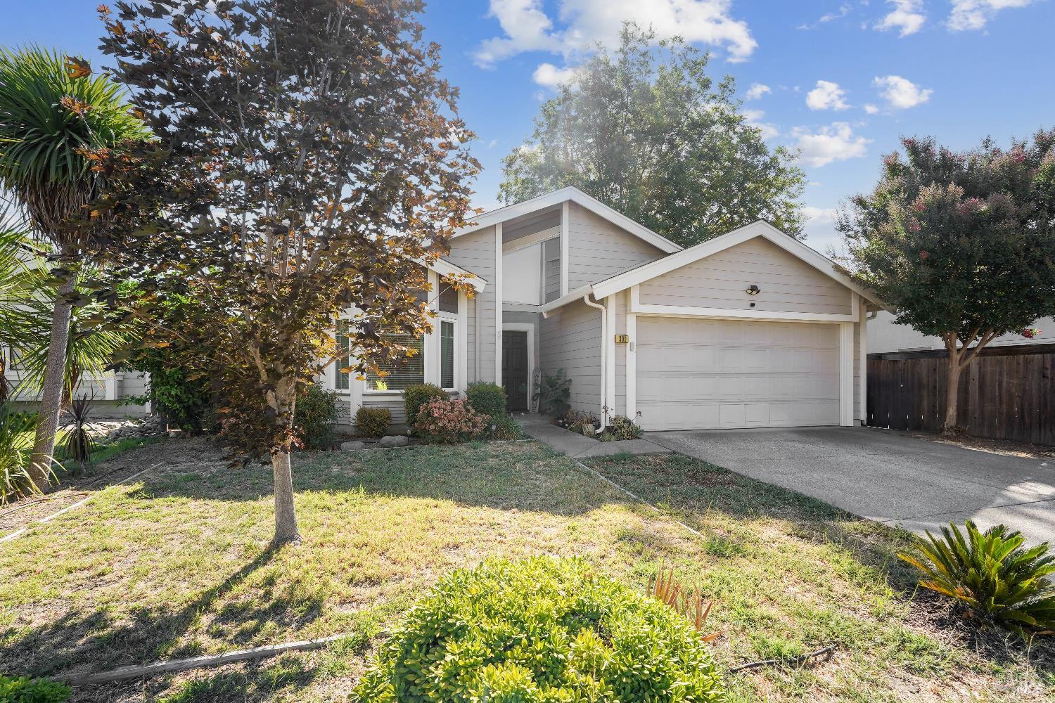 Detail Gallery Image 2 of 46 For 309 Saybrook Ave, Vacaville,  CA 95687 - 4 Beds | 2 Baths