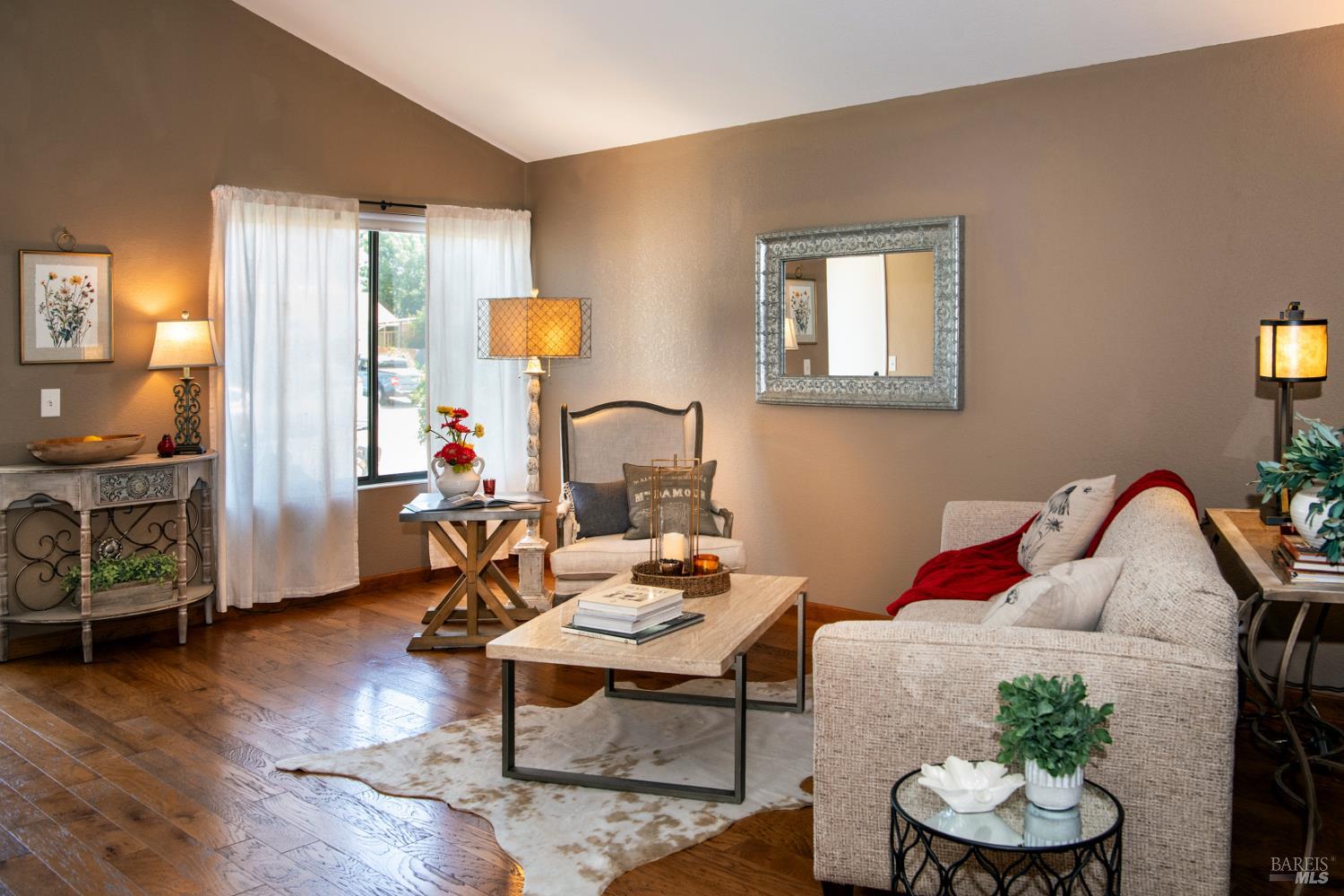 Detail Gallery Image 4 of 31 For 7463 Michael Way, Rohnert Park,  CA 94928 - 3 Beds | 2 Baths