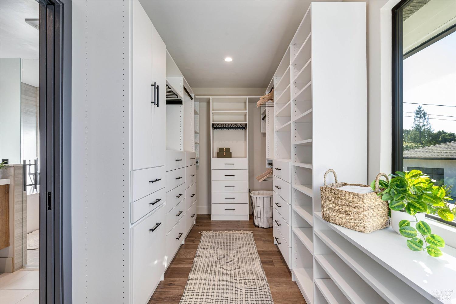 Detail Gallery Image 10 of 35 For 7 Lutge Ct, Napa,  CA 94559 - 4 Beds | 3/1 Baths