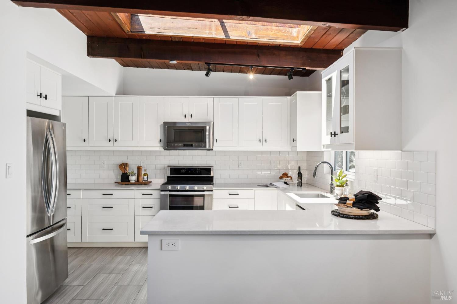 Detail Gallery Image 15 of 35 For 715 Alta Vista Rd, Mill Valley,  CA 94941 - 2 Beds | 1 Baths