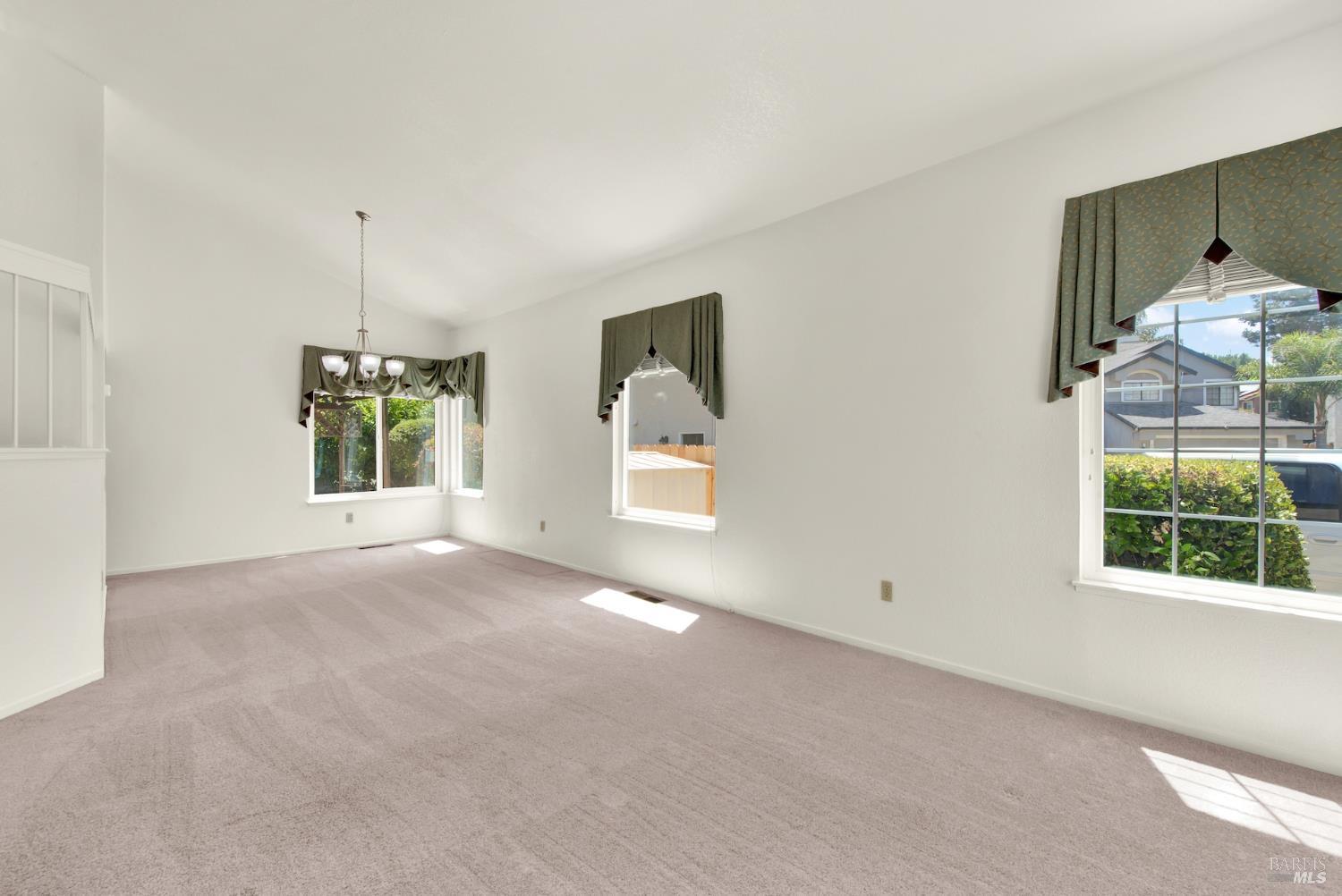 Detail Gallery Image 18 of 93 For 242 Rosita Ct, Vacaville,  CA 95687 - 4 Beds | 2/1 Baths