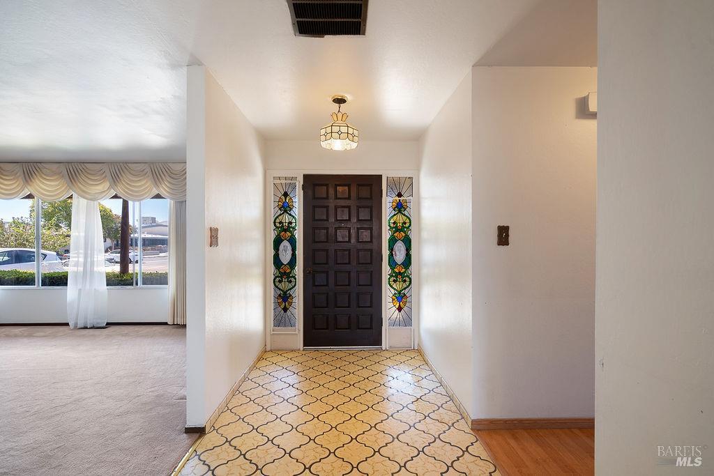 Detail Gallery Image 3 of 44 For 1314 Eastwood St, Vallejo,  CA 94591 - 3 Beds | 2 Baths