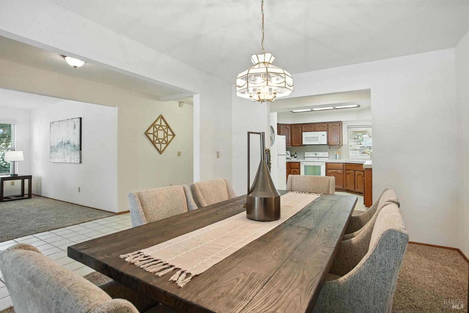 Detail Gallery Image 13 of 55 For 551 Stonewood Dr, Vacaville,  CA 95687 - 4 Beds | 2/1 Baths