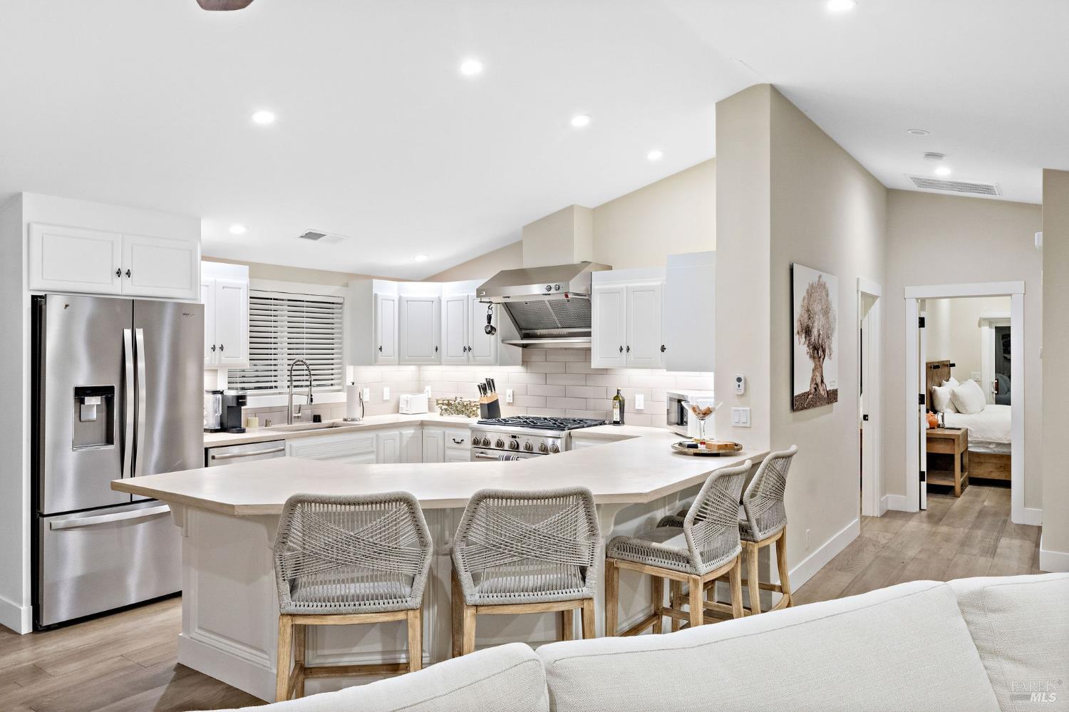 Detail Gallery Image 8 of 26 For 691 Silverado Trl, Saint Helena,  CA 94574 - 2 Beds | 2 Baths