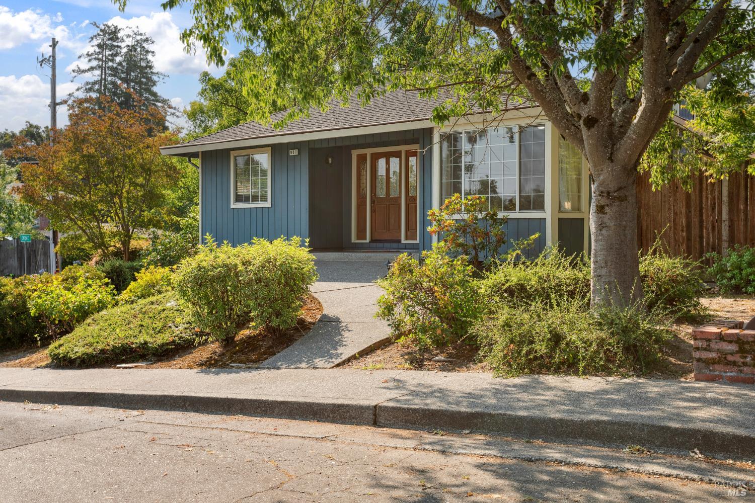 Detail Gallery Image 5 of 43 For 900 Caton Ct, Sonoma,  CA 95476 - 3 Beds | 2 Baths