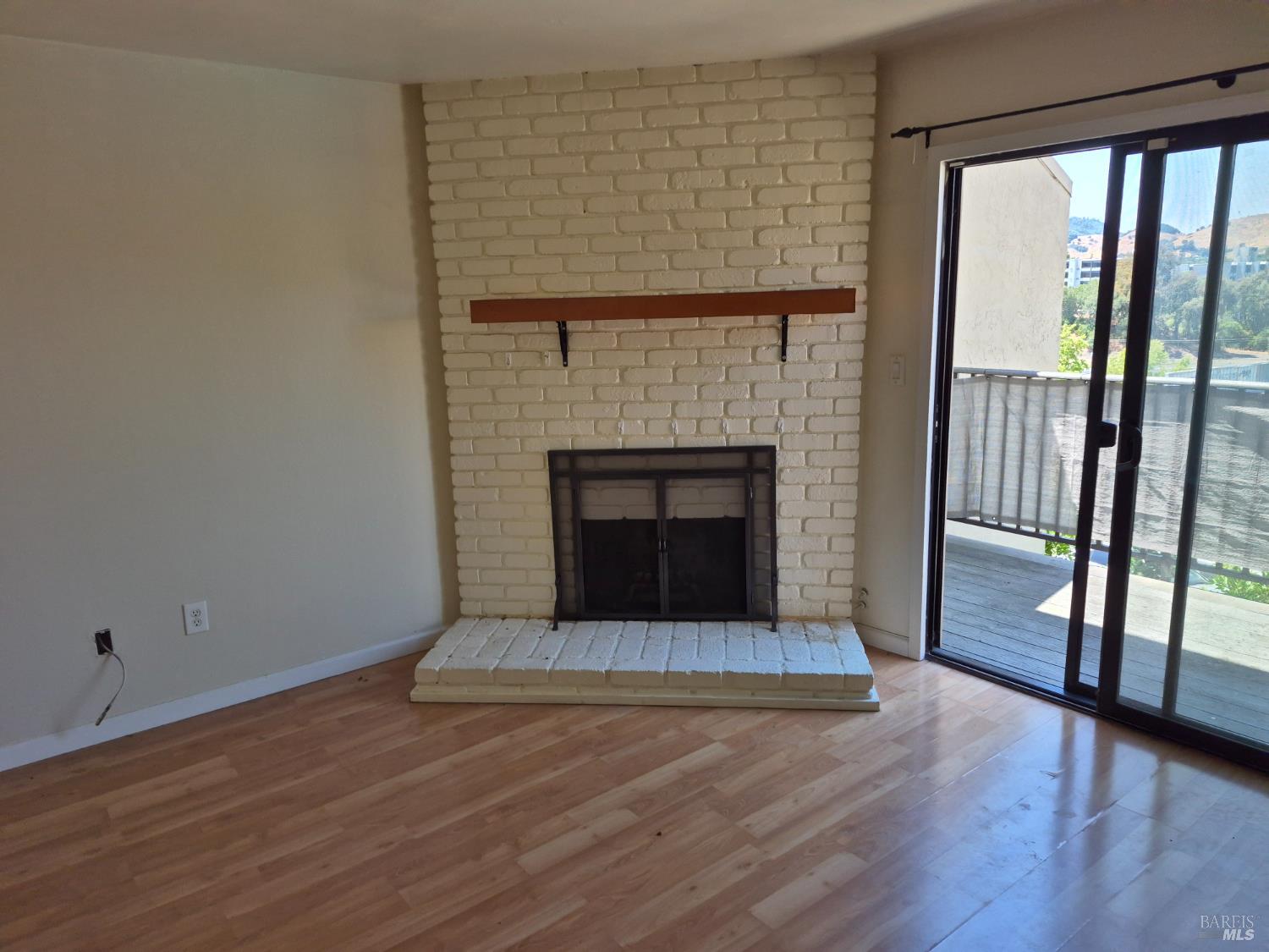 Detail Gallery Image 3 of 6 For 100 Marin Center Dr #70,  San Rafael,  CA 94903 - 2 Beds | 1/1 Baths