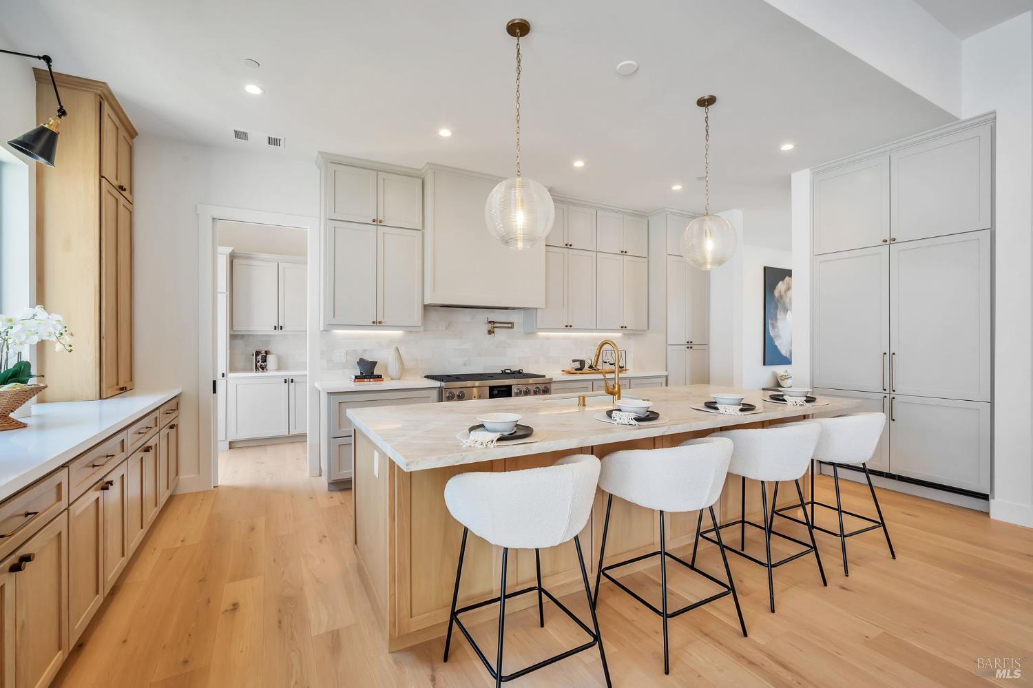Detail Gallery Image 5 of 48 For 3572 Southridge Dr, Santa Rosa,  CA 95403 - 4 Beds | 4 Baths