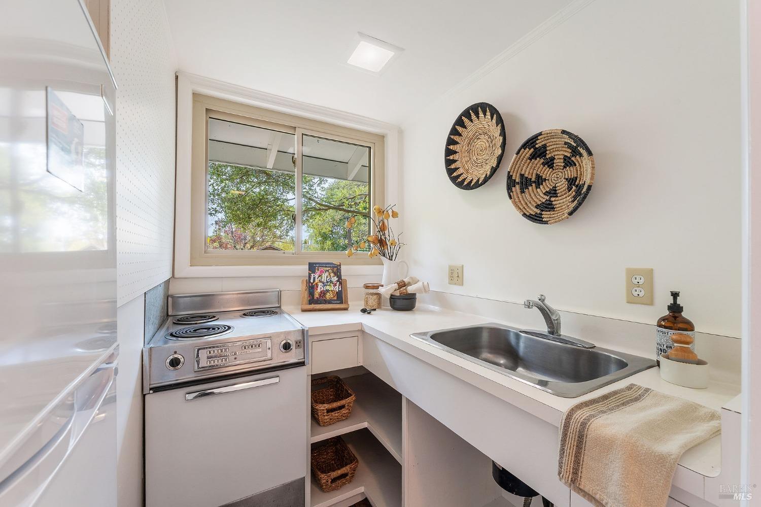 Detail Gallery Image 10 of 24 For 765 Tiburon Blvd, Tiburon,  CA 94920 - 3 Beds | 2/2 Baths