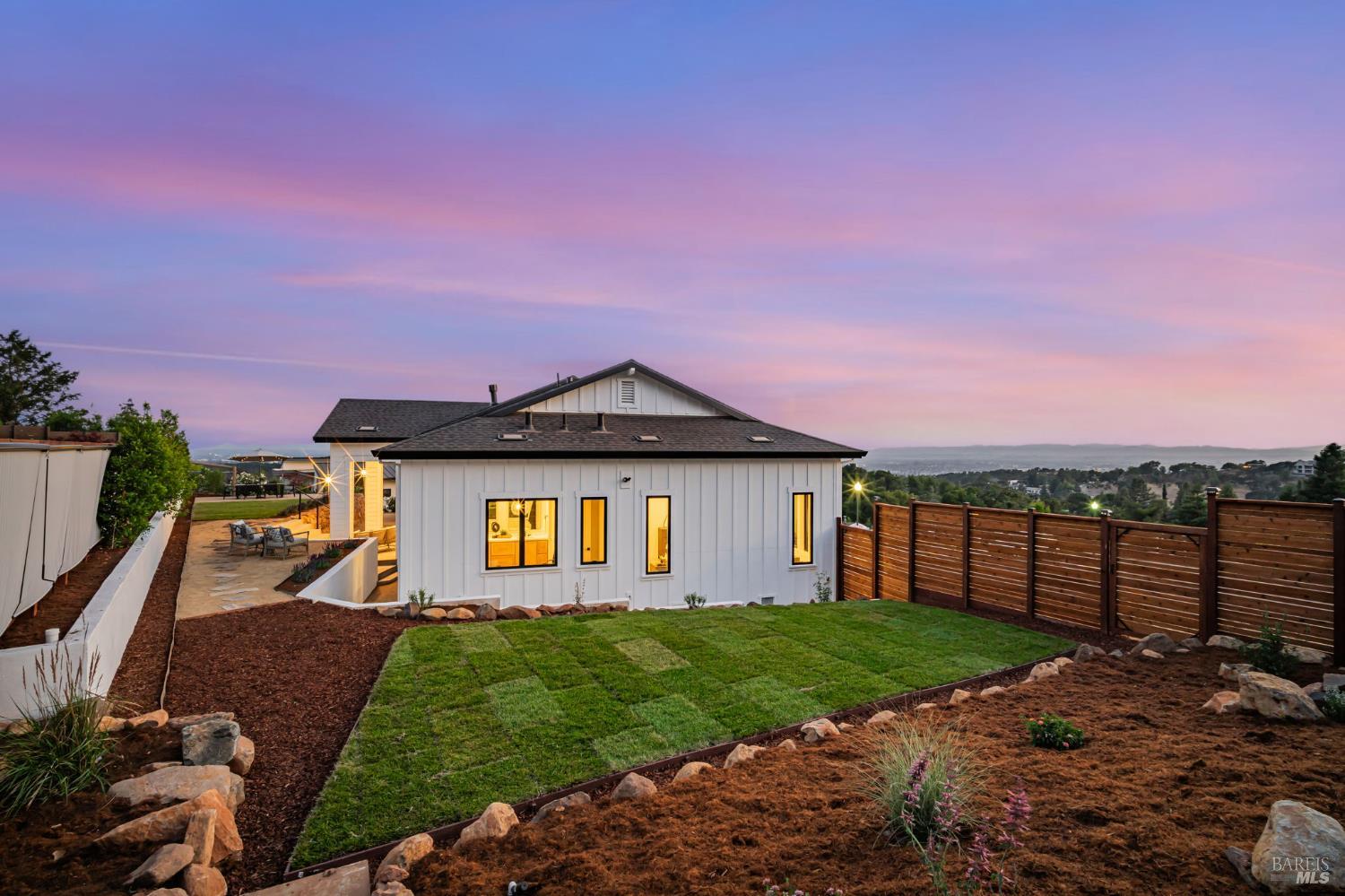 Detail Gallery Image 34 of 48 For 3572 Southridge Dr, Santa Rosa,  CA 95403 - 4 Beds | 4 Baths