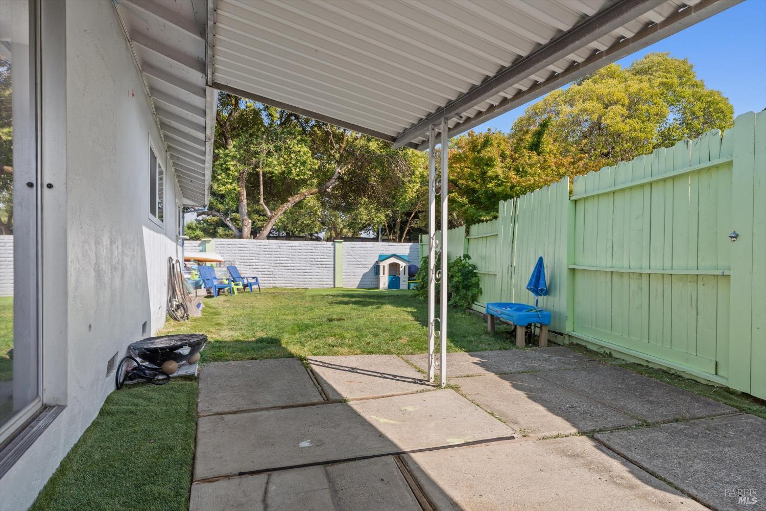 Detail Gallery Image 15 of 28 For 7083 Almond St, Rohnert Park,  CA 94928 - 3 Beds | 2 Baths