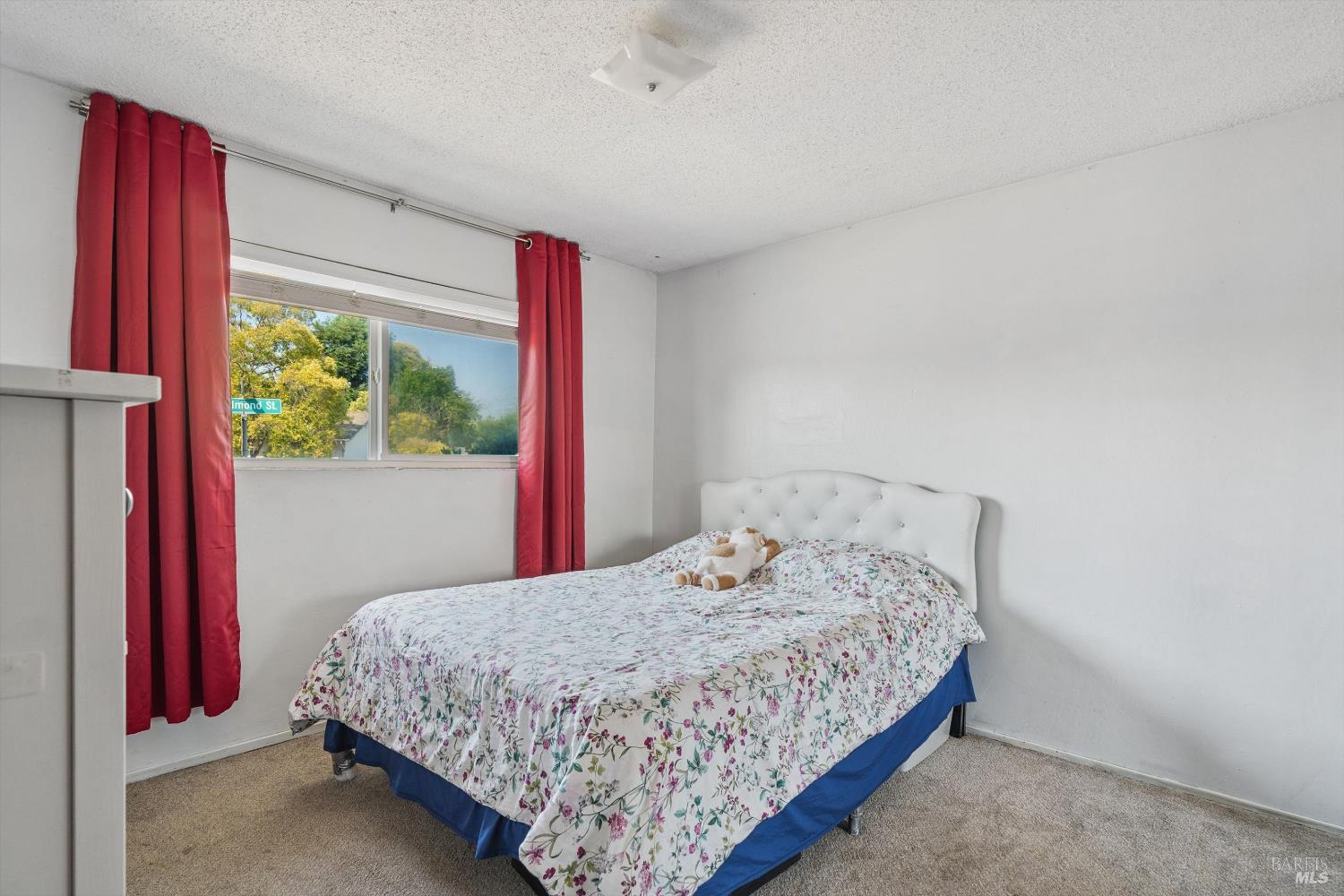 Detail Gallery Image 8 of 28 For 7083 Almond St, Rohnert Park,  CA 94928 - 3 Beds | 2 Baths