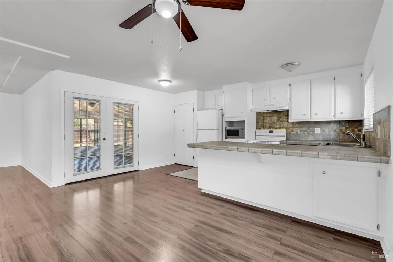 Detail Gallery Image 12 of 47 For 1607 California Dr, Vacaville,  CA 95687 - 3 Beds | 2 Baths