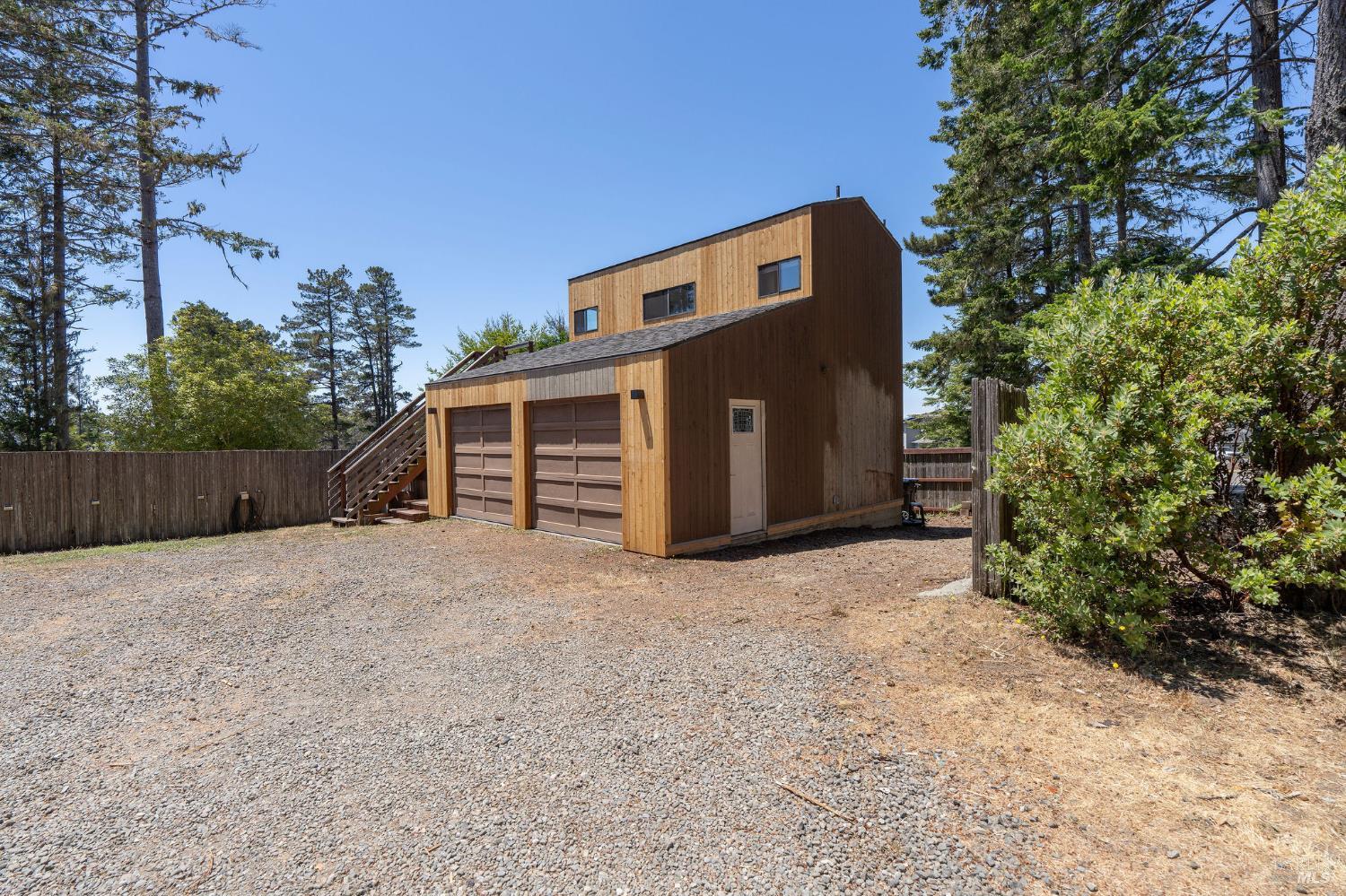Detail Gallery Image 4 of 39 For 37940 Pacific View Dr, Gualala,  CA 95445 - 4 Beds | 4 Baths