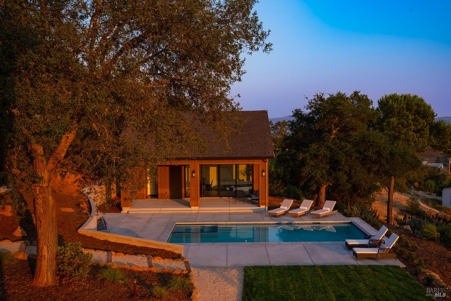 Detail Gallery Image 11 of 99 For 5925 Crystal Dr, Santa Rosa,  CA 95404 - 4 Beds | 4/1 Baths
