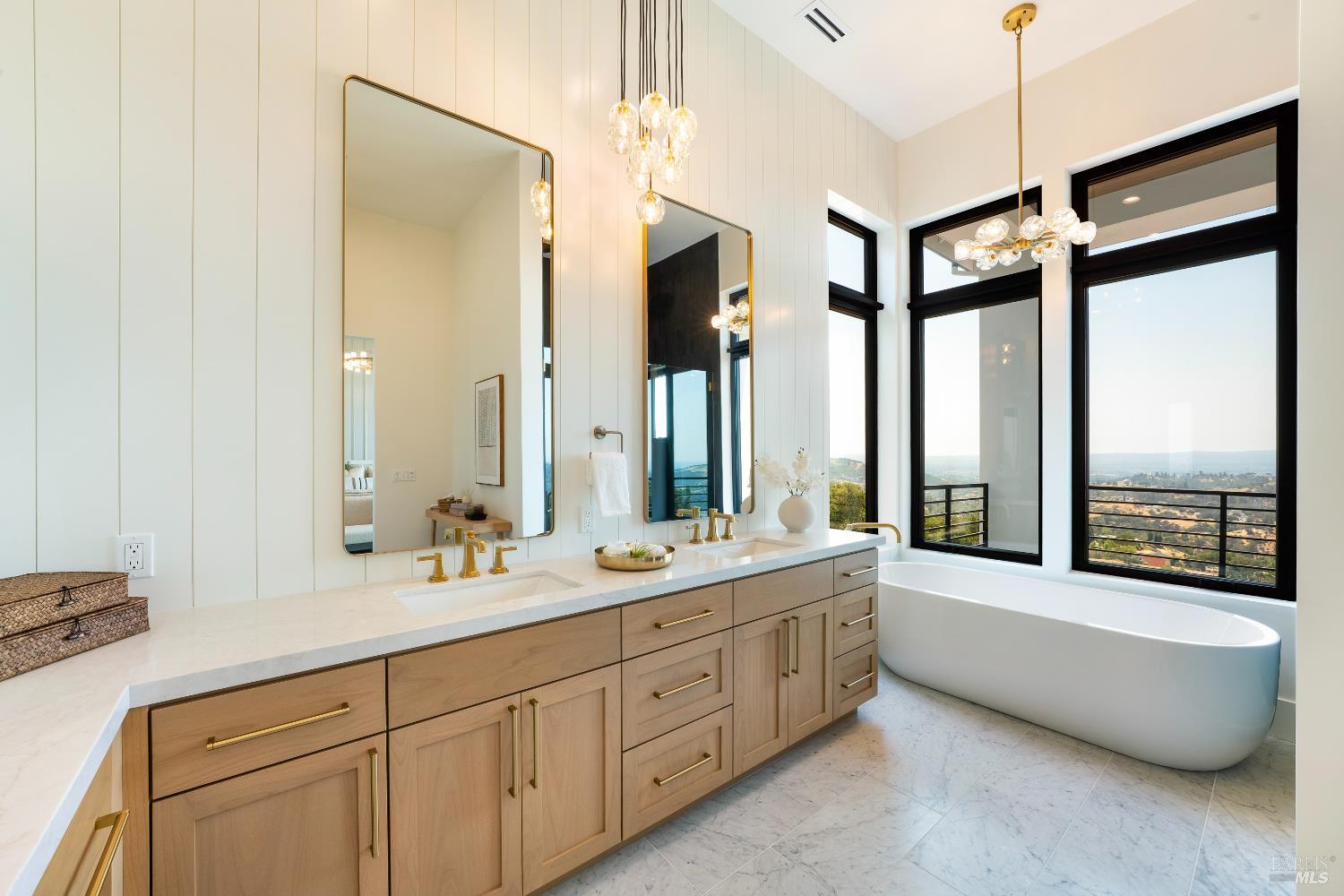 Detail Gallery Image 43 of 99 For 5925 Crystal Dr, Santa Rosa,  CA 95404 - 4 Beds | 4/1 Baths